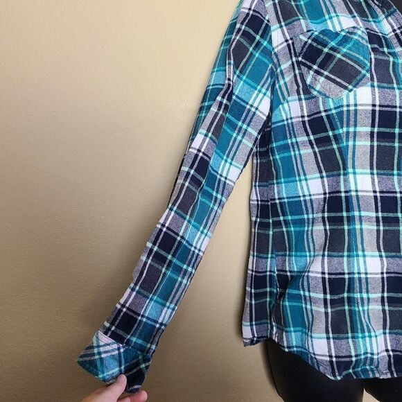 Legendary Whitetails Plaid Button Down - Picture 3 of 10